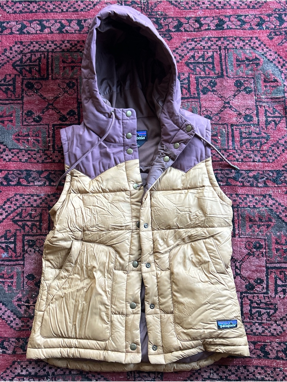 Patagonia women’s Two-Tone Hooded Puffer Vest- Bivy - Tan & Purple size small